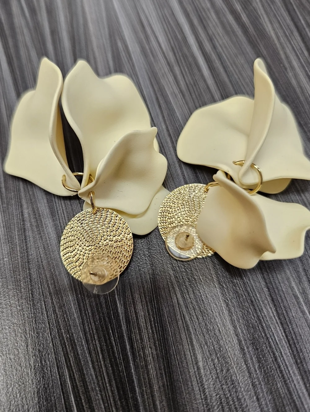 NEW Gold and Cream Floral Petal Drop Earrings